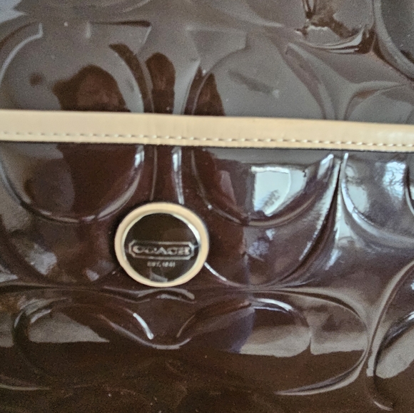 Coach Peyton Signature Embossed Patent Leather Pocket Tote F25188 - Picture 5 of 12